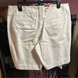 Old Navy Women's Cream Flat Front Shorts